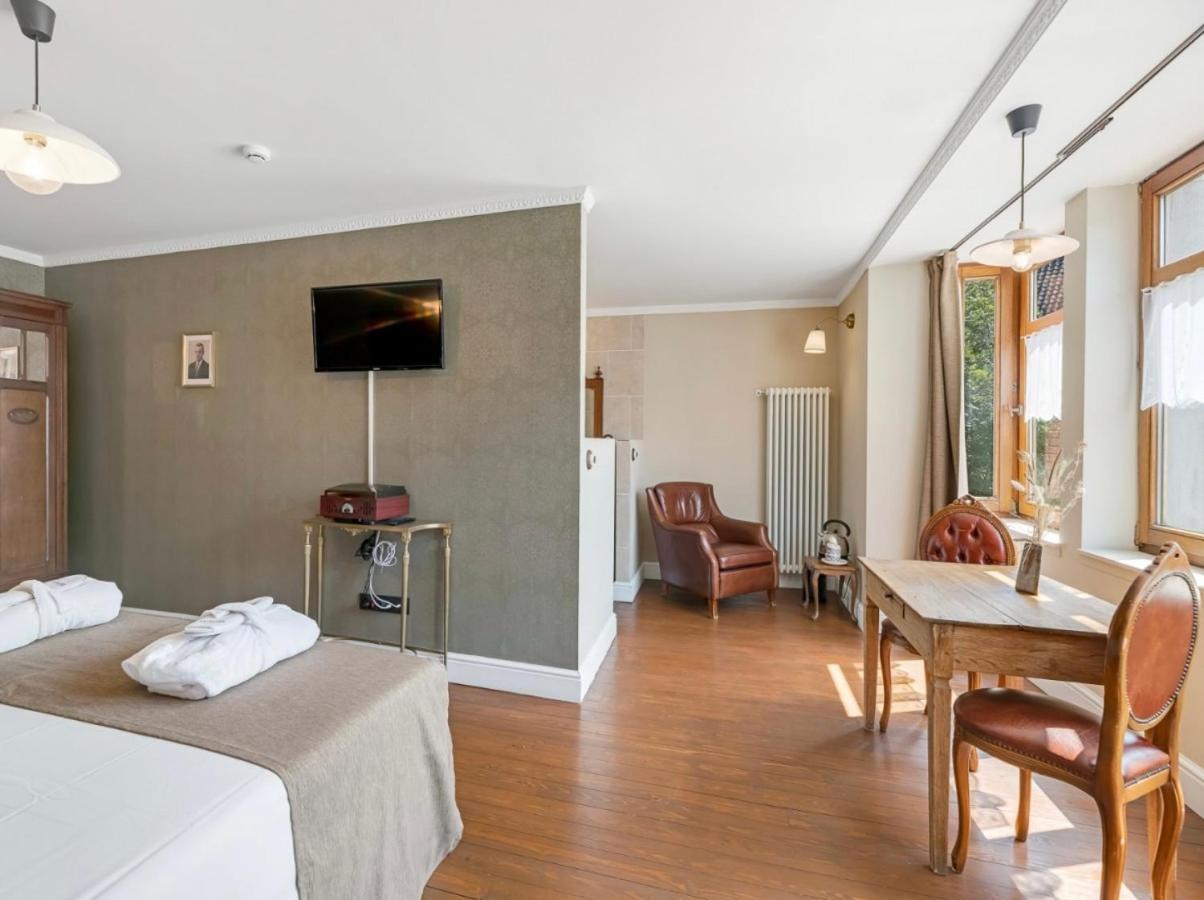 Cafe Rene Borgloon Bed & Breakfast ภายนอก รูปภาพ